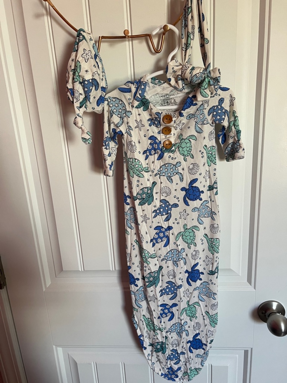 Caden Lane sea turtle knot gown with bow and hat